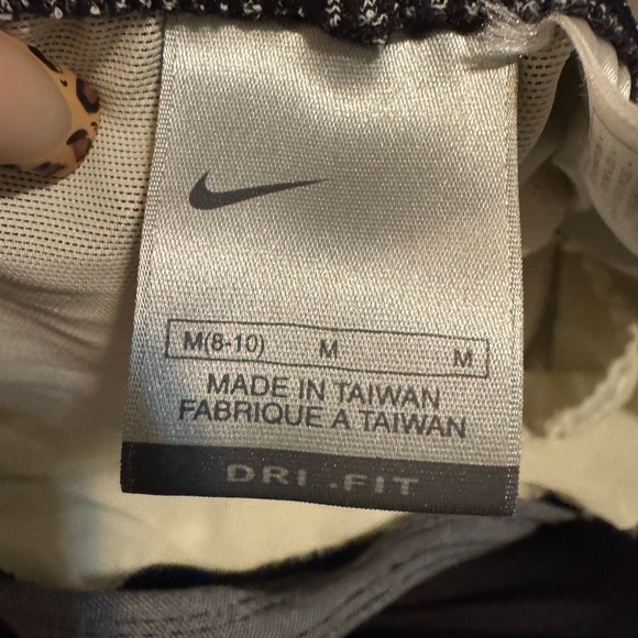 Nike Crop Halter Top Built In Bra - Picture 3 of 3